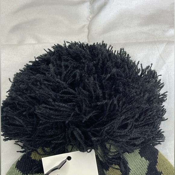 ‘47 Georgia Bulldogs Women’s Bagheera Knit Cuffed Beanie. - Picture 3 of 4